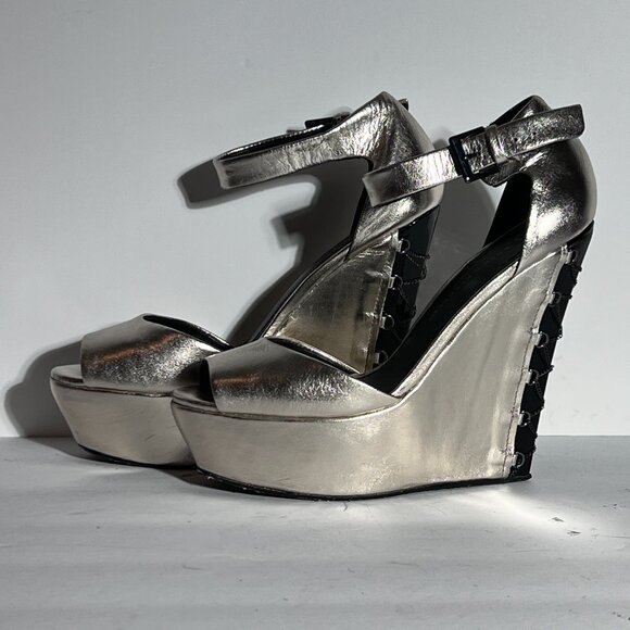 Rock & Republic Soft Pewter Gold Wedge Leather Corset Heel Sz 8 - Picture 9 of 14